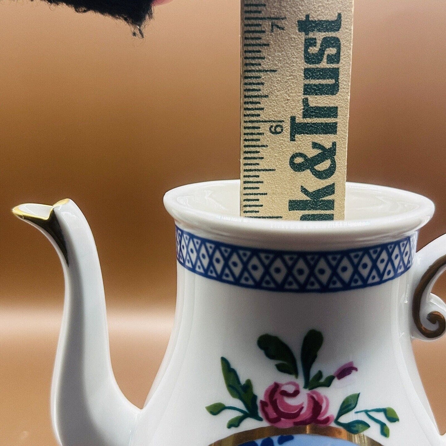 Elizabeth Arden Rose Castle Tea Pot Orient Express Two-Four Serving White Blue