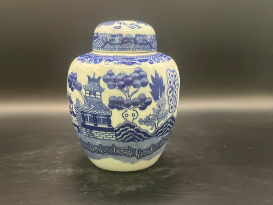 Blue Willow Ginger Jar with Lid