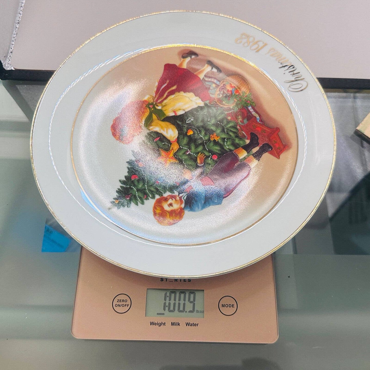 Vintage Christmas Plate Avon Keeping The Christmas Tradition 1982 Collector