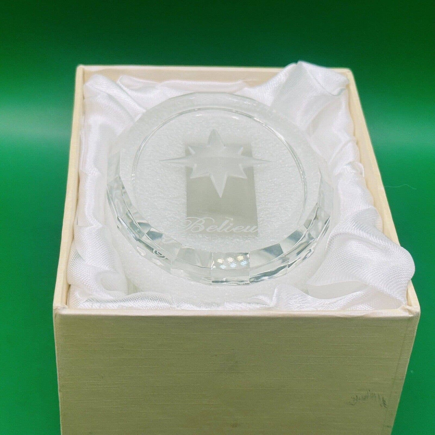 Signed Oleg Cassini Believe Star of Bethlahem Etched Crystal Lidded Trinket Box