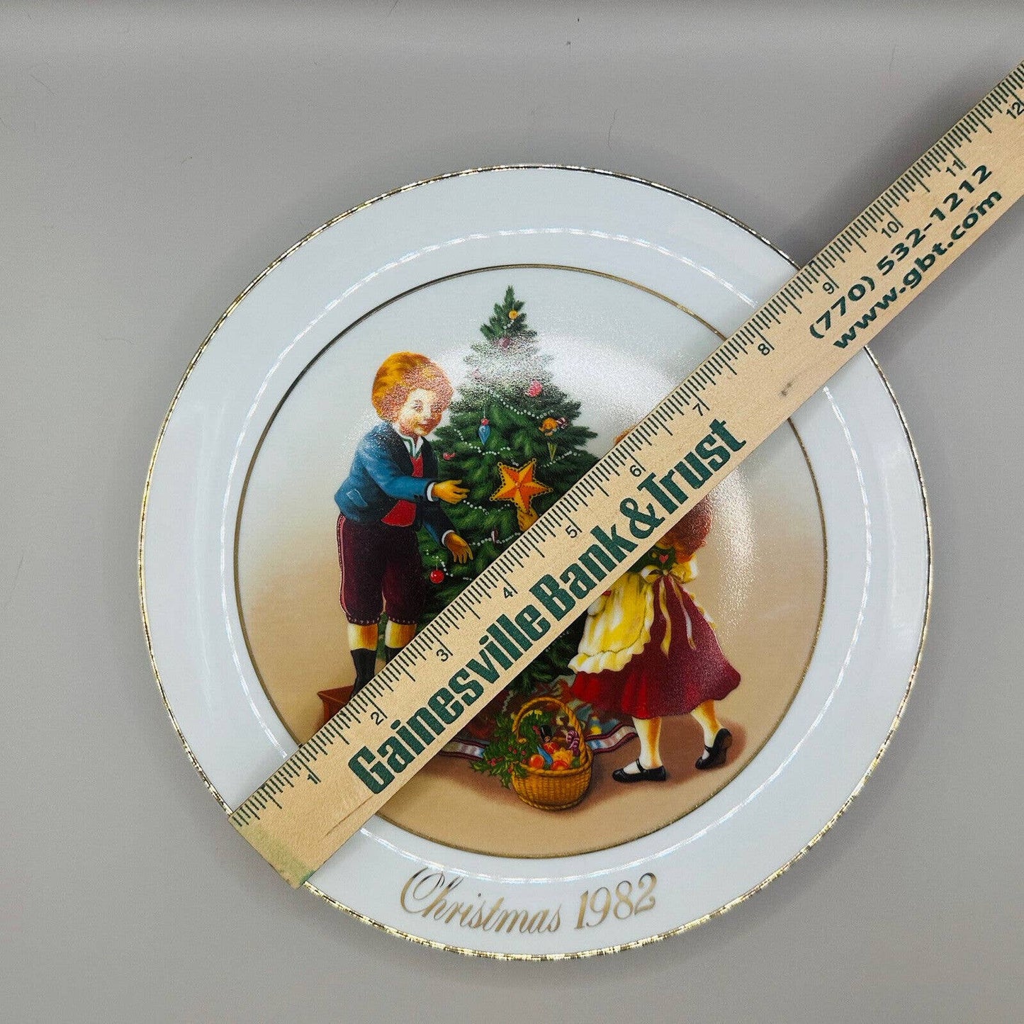 Vintage Christmas Plate Avon Keeping The Christmas Tradition 1982 Collector